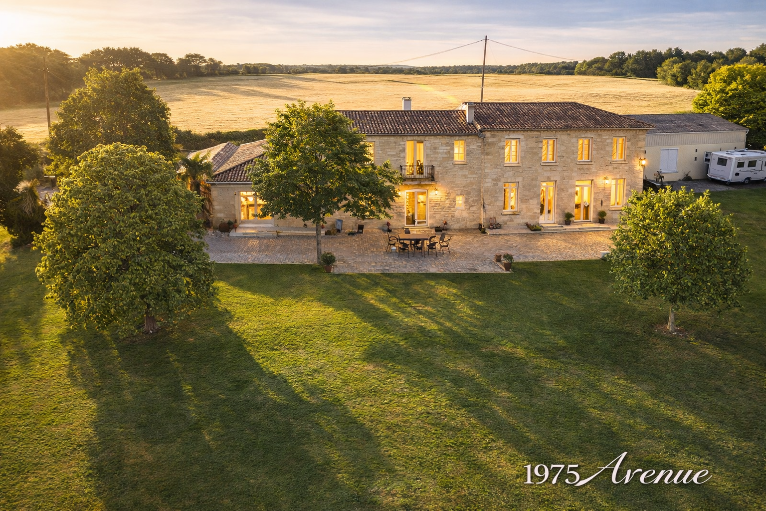 Bouliac , Jolie propriété aux airs de Toscane d'environ 600m2 et 250 m2 de dépendances , de 5 chambres avec ma